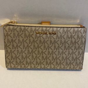 MICHAEL KORS Adele Logo Smart Phone Wallet NWOT!